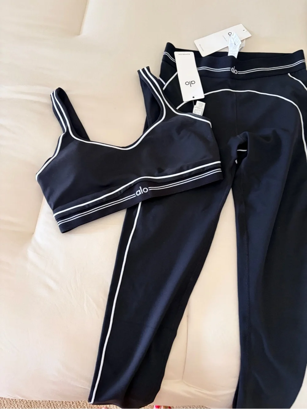 ALO Yoga sleek alo